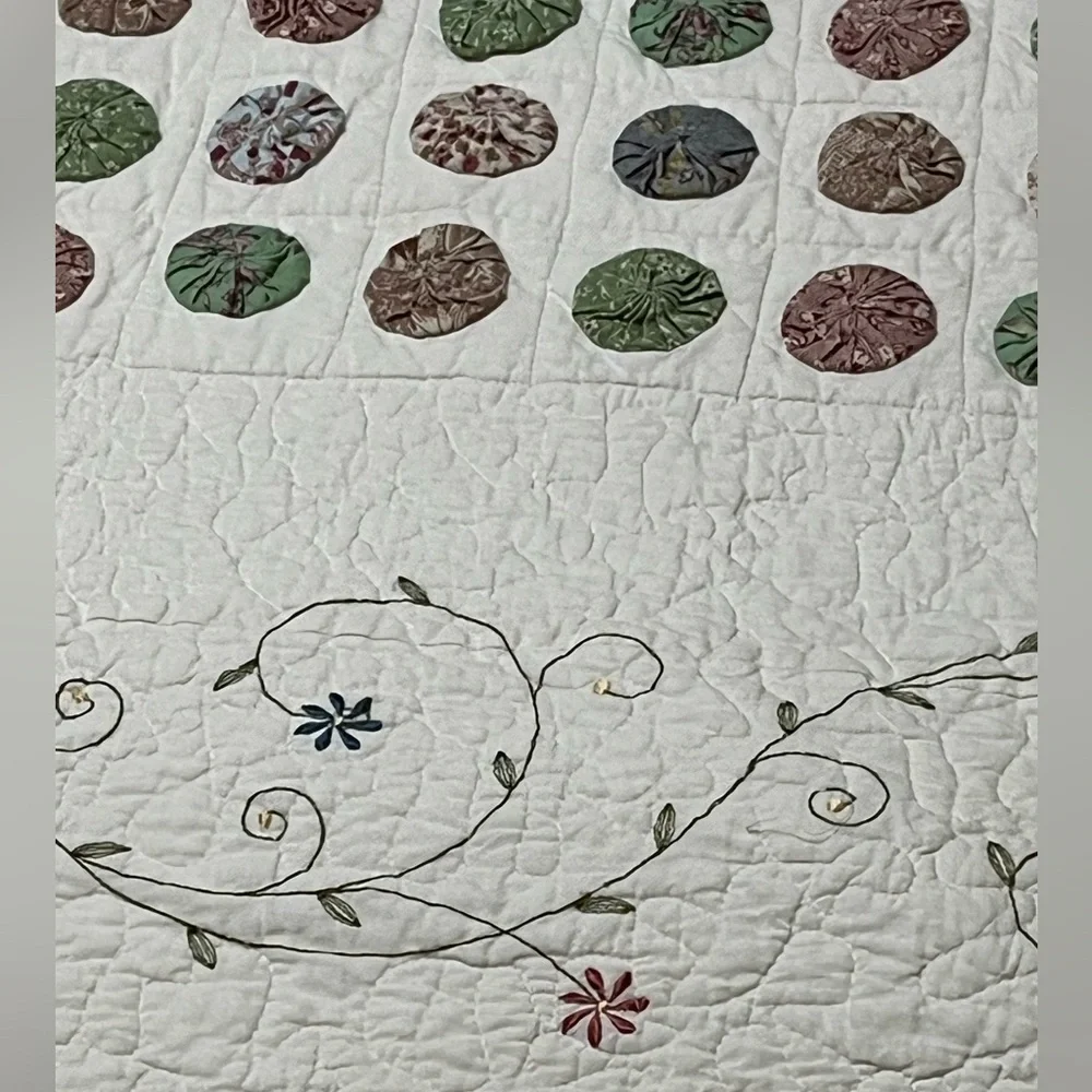 YO YO QUILT, SUFFOLK PUFF QUILT, NOSTALGIC HOME FASHIONS, QUEEN SIZE